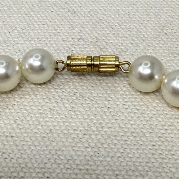 Vintage Imitation Pearl Bracelet Classic Style Feminine Minimal Elegant - Picture 6 of 7
